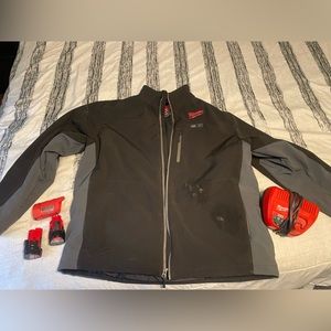XL Milwaukee Heated Jacket w/ 2 batteries + charger